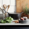 Volcan - Cocotte ronde 24cm fonte de fer émaillée noire avec couvercle