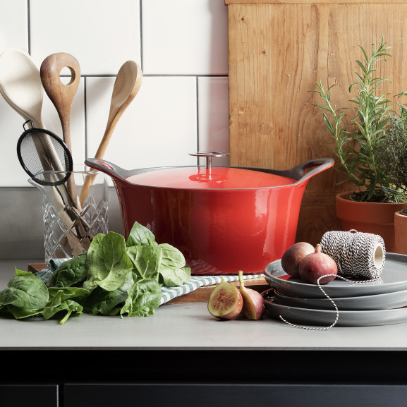 Volcan - Cocotte ronde 24cm fonte de fer émaillée rouge avec couvercle