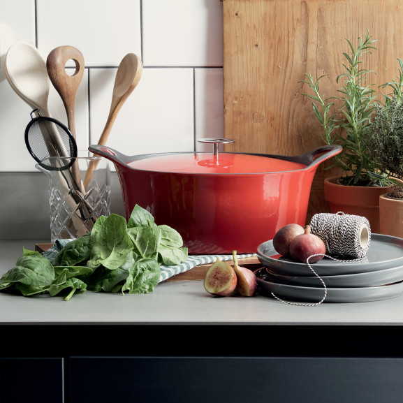 Volcan - Cocotte ovale 29cm fonte de fer émaillée rouge avec couvercle